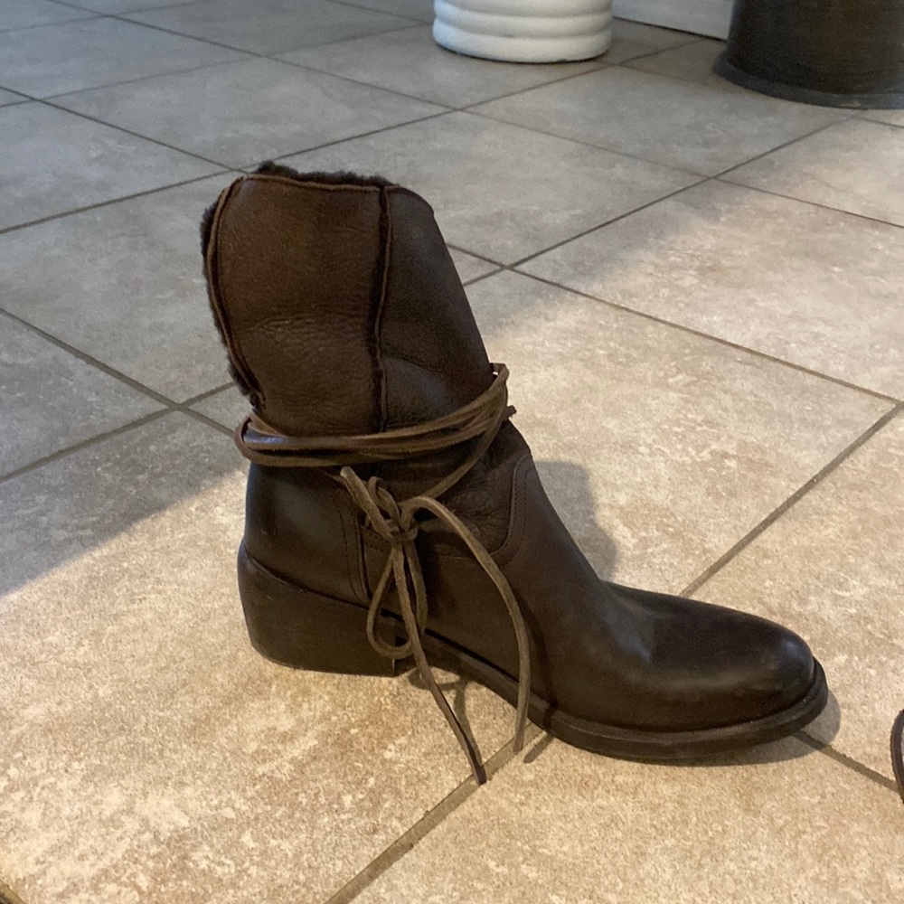 Nice rich chocolate brown real leather boot. New condition.